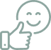 Icône de satisfaction : un visage souriant accompagné d'un pouce levé, symbolisant l'approbation et un avis positif.